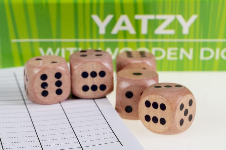 Actual product image Tactic Trendy Yatzy board game (Dutch, German, Finnish, Polish, Swedish, French, Latvian, Norwegian, Danish, Greek, Hungarian, Russian, Estonian, Spanish, English, Lithuanian, Italian)