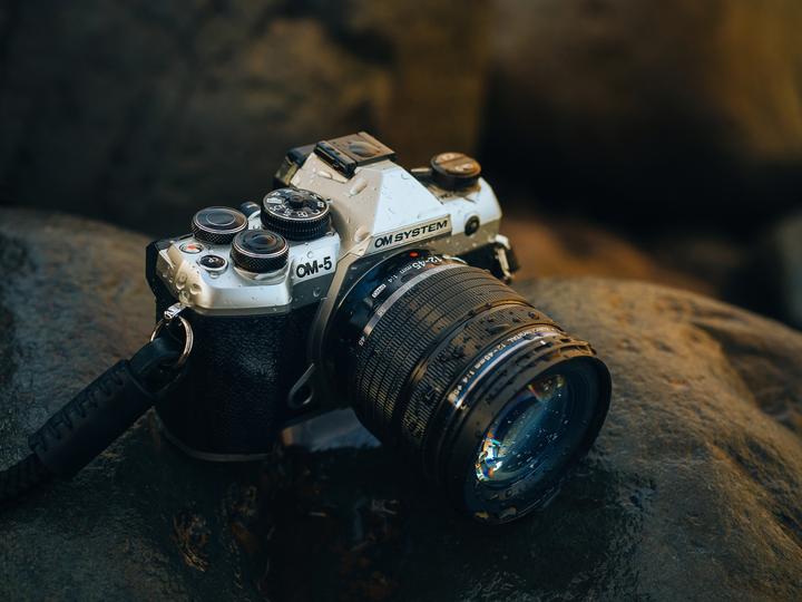 Produktbild OM System OM-5 Mark II BODY SLV (20.40 Mpx, Micro Four Thirds)