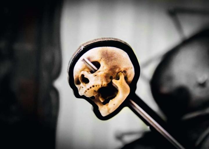 Produktbild Thinkfun Escape the Room 3 - Das verfluchte Puppenhaus (Deutsch)