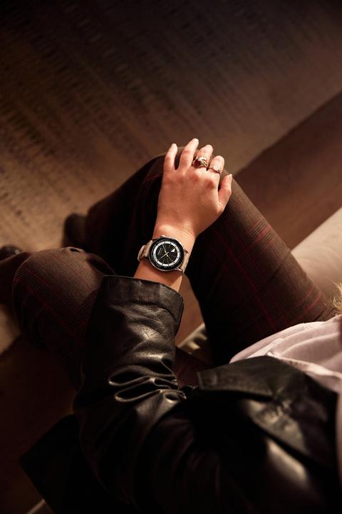 Produktbild OnePlus Watch Lite Smartwatch, Silver Steel (45 mm)