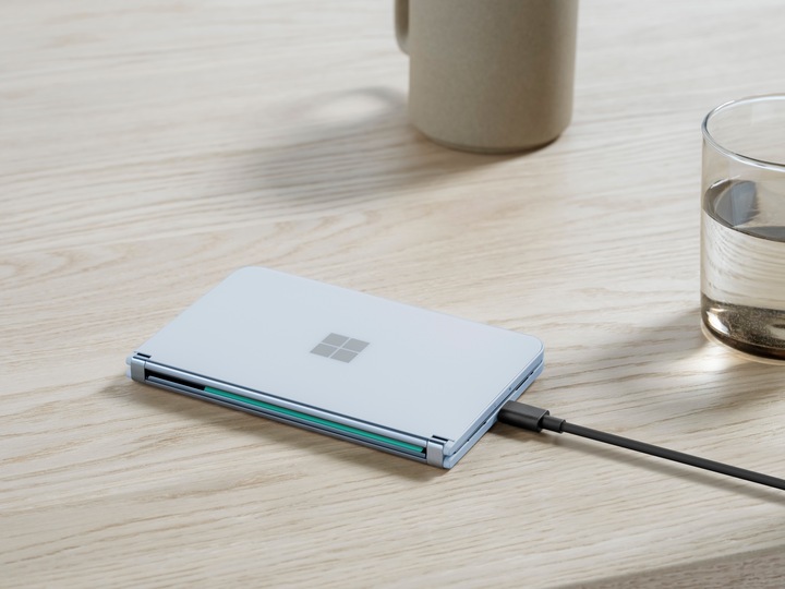 Produktbild Microsoft Surface Duo 2 B2B (128 GB, Glacier, 8.30", SIM + eSIM, 12 Mpx, 5G)