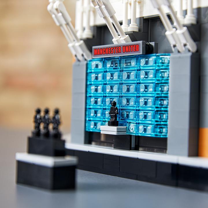 Image du produit LEGO Old Trafford - Manchester United (10272, LEGO Creator Expert, LEGO difficiles à trouver)