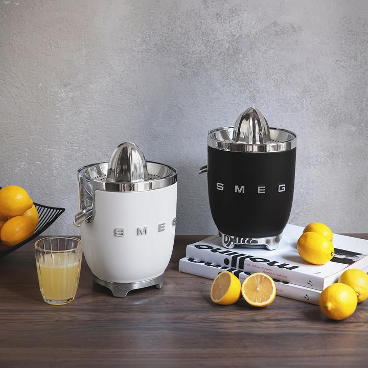 Image du produit Smeg CJF01WHMEU Style 50, filtre et bec verseur anti-gouttes en acier inoxydable