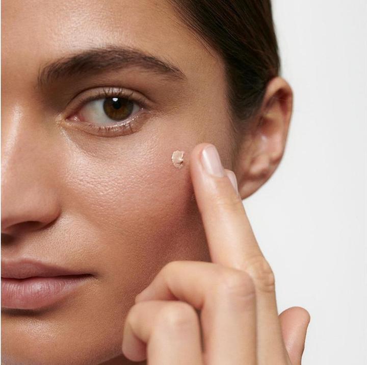 Actual product image Dr. Hauschka Illuminating Fluid (Translucent)