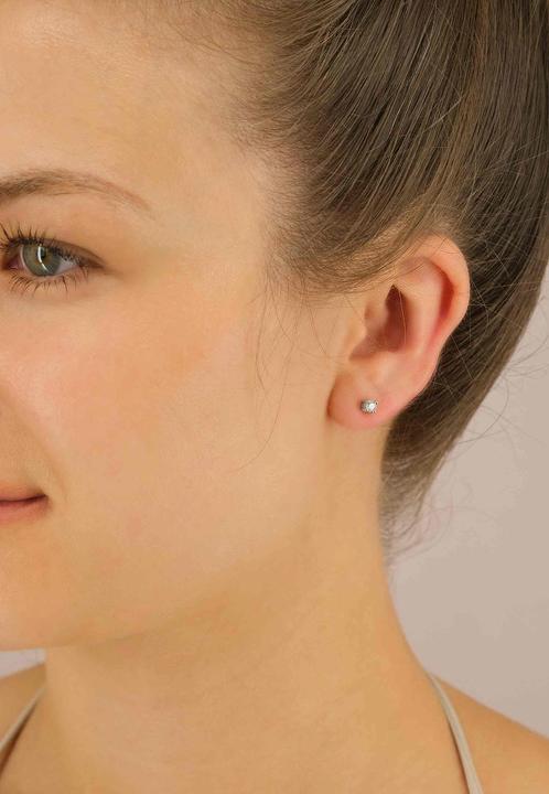 Actual product image Muau Stud earrings 4-handle setting (White gold 750)