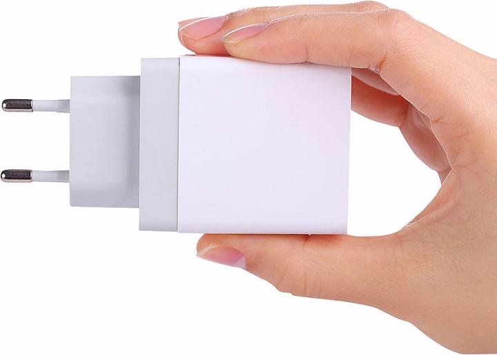 Produktbild Revolt 2er-Set Intelligentes 3-Port-USB-Wandnetzteil mit LED-Display