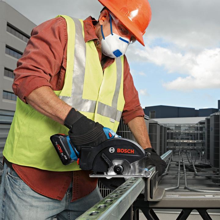 Actual product image Bosch Professional Bosch Akku-Kreissäge GKM 18V-50 Ø 136 mm / 2x 4,0 Ah ProCORE + GAL 1880 CV in L