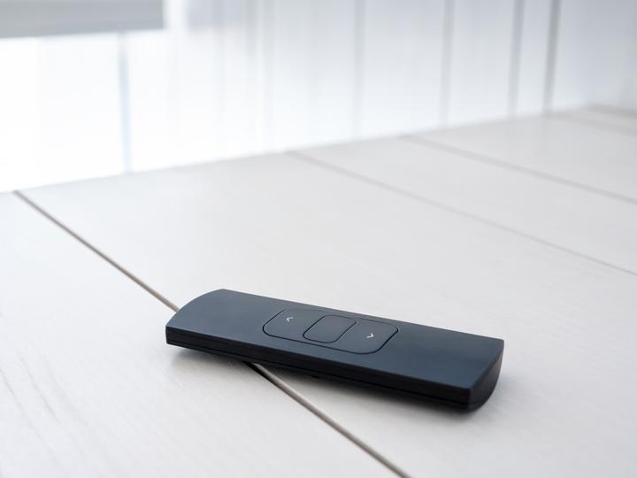 Actual product image Motion Smart Home remote control for Soluna roller blinds