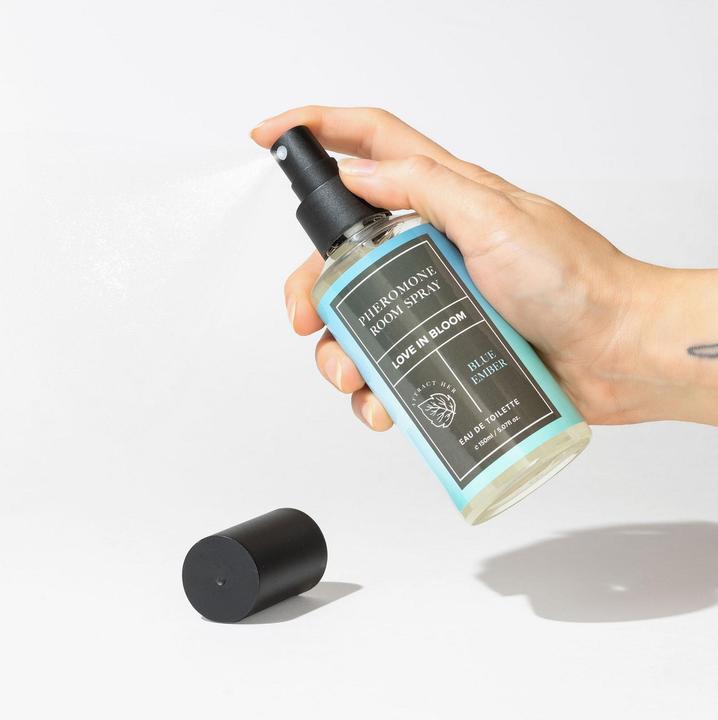 Produktbild Eye of Love Pheromone Room Spray Attract Her 150ml Blue Ember (150 ml)