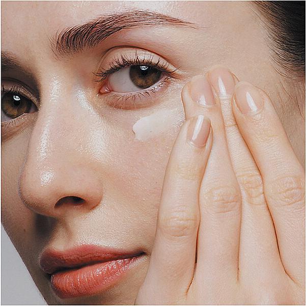 Produktbild Shiseido Future Solution LX - Refill Eye And Lip Contour Regenerating Cream (Crème, 15 ml)