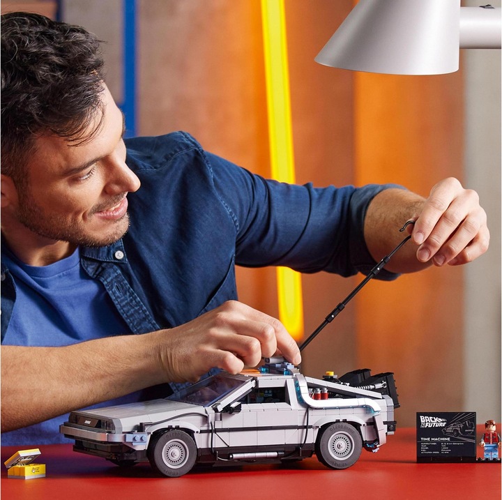 Image du produit LEGO La machine à remonter le temps de Retour vers le futur (10300, LEGO Icons, LEGO difficiles à trouver)