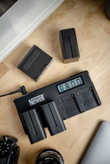 Image du produit Newell DF-4CH Chargeur 4x pour batteries NP-F Sony (Chargeur de batterie d'appareil photo)