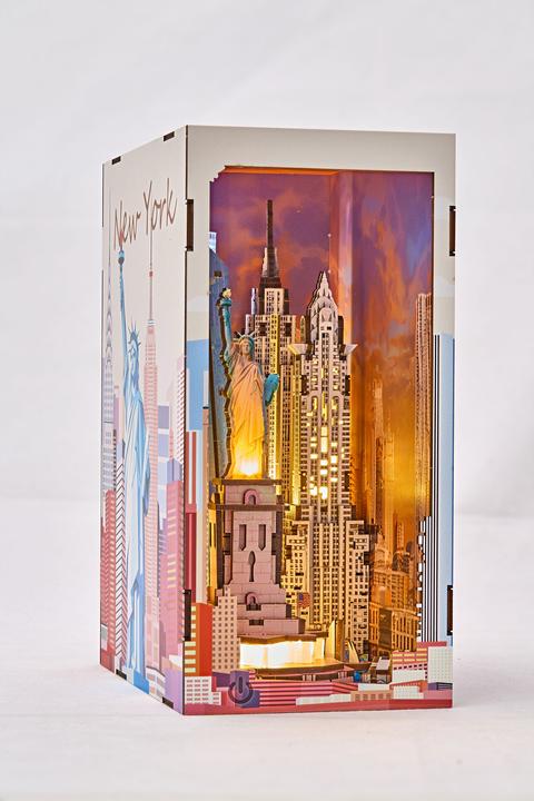 Actual product image Revell New York - Book Nook