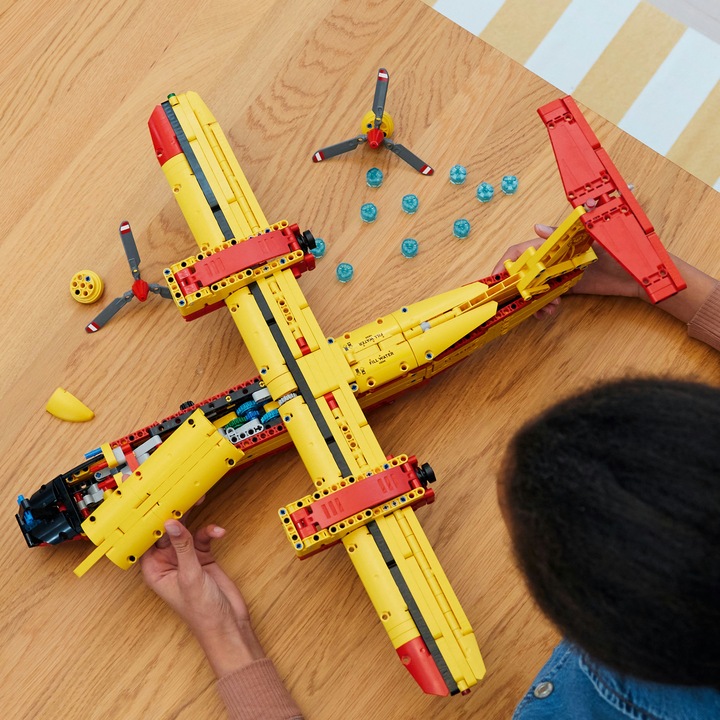 Produktbild LEGO Firefighter Aircraft (42152, LEGO Technic)