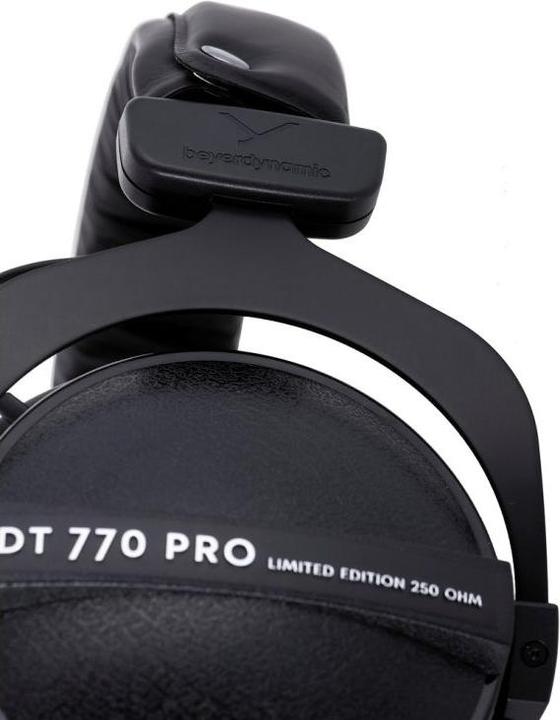 Produktbild Beyerdynamic DT 770 Pro Black Limited Edition (Keine Geräuschunterdrückung, Kabelgebunden)