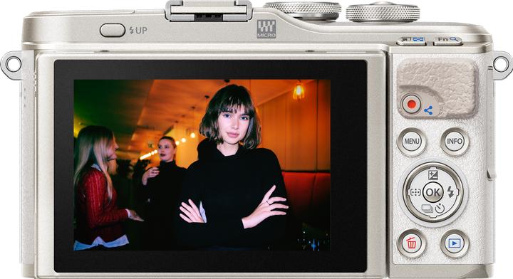 Actual product image Olympus PEN E-PL9 Kit (14 - 42 mm, 16.10 Mpx, Micro Four Thirds)