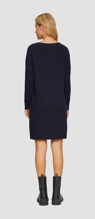 Actual product image s.Oliver Kleid Feinstrickkleid mit U-Boot-Ausschnitt (32)