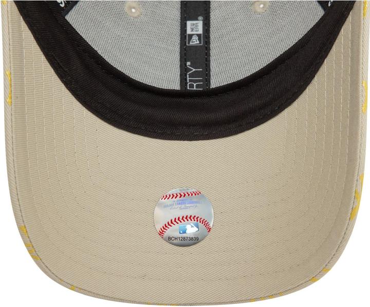 Actual product image New Era 9Forty Femme Cap - METALLIC New York Yankees beige