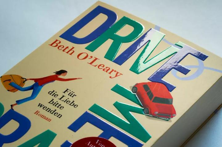 Produktbild Drive Me Crazy – Für die Liebe bitte wenden (Deutsch, Beth O'Leary, 2021)