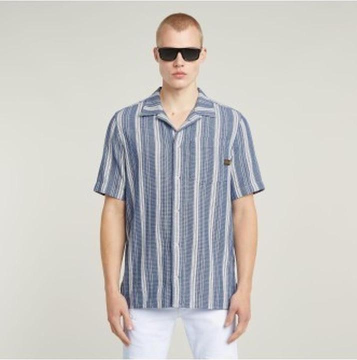 Tiefblau, unregelmässiger Streifen