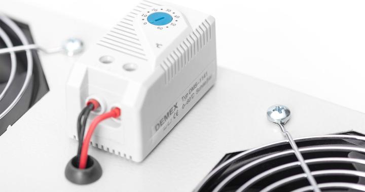 Produktbild Digitus Lüftermodul für IP55 Wandgehäuse 1 Lüfter Thermostat Schalter gefiltert