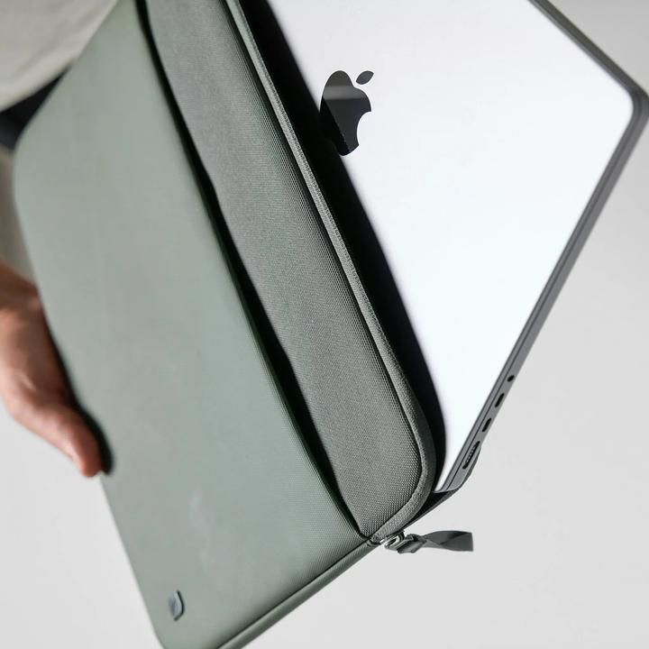 Productafbeelding Incase A.R.C. Sleeve for 16-inch Laptop - Smoked Ivy (16", Universeel)