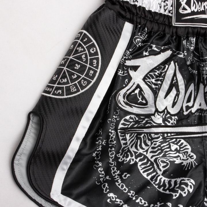 Image du produit 8Weapons 8 Weapons Muay Thai Shorts Carbon - Sak Yant Tigers (S)