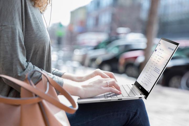 Image du produit ASUS Chromebook Flip (14", 256 Go, 8 Go, CH, Intel Core i7-10510U)