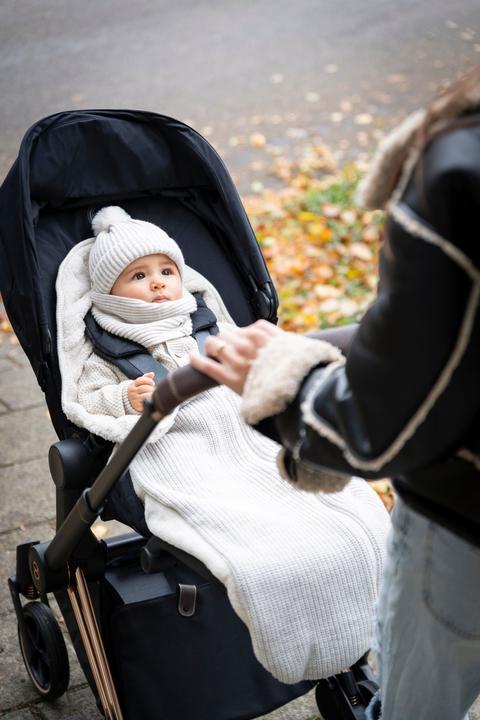 Actual product image Baby's only Hat with cool pompom, ecru