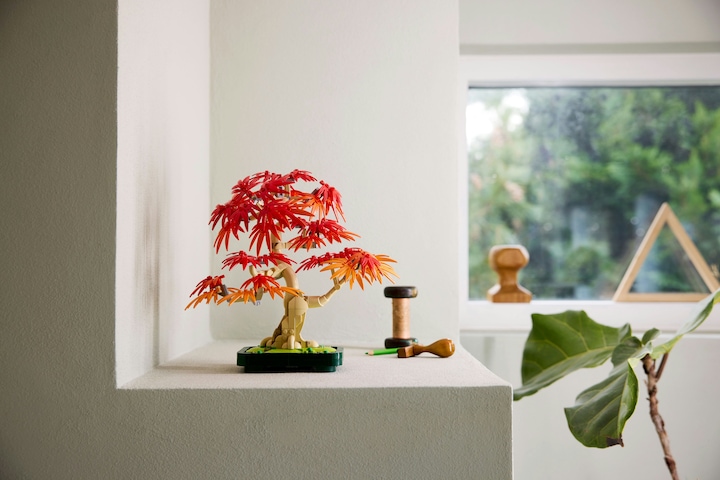 Actual product image LEGO Japanese red maple - bonsai tree (10348, LEGO Botanical)