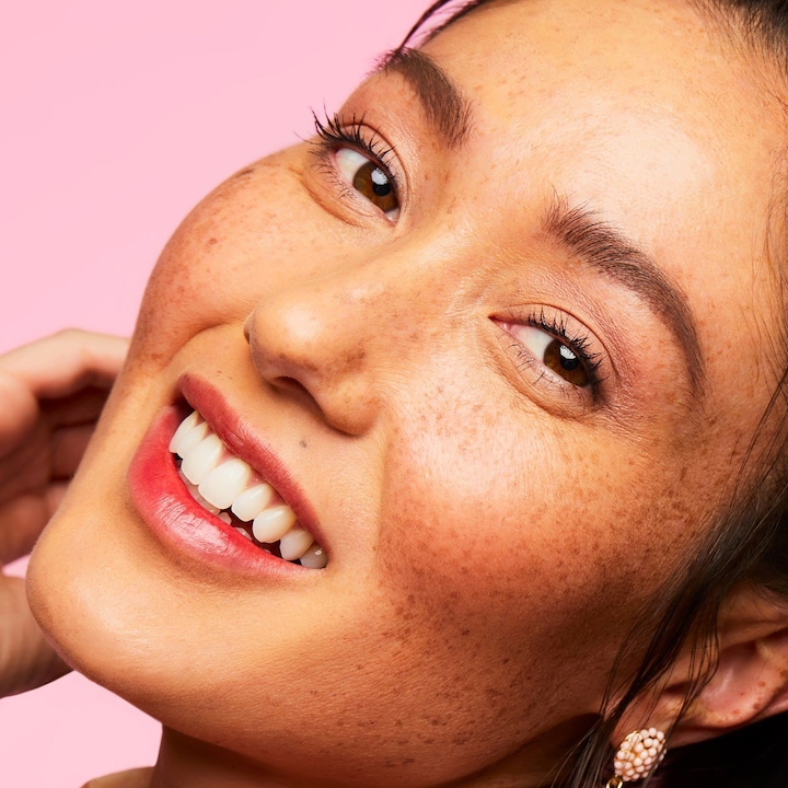 Produktbild BeneFit Cosmetics Gimme Brow+ Brow-Volumizing (4 Warm Deep Brown)
