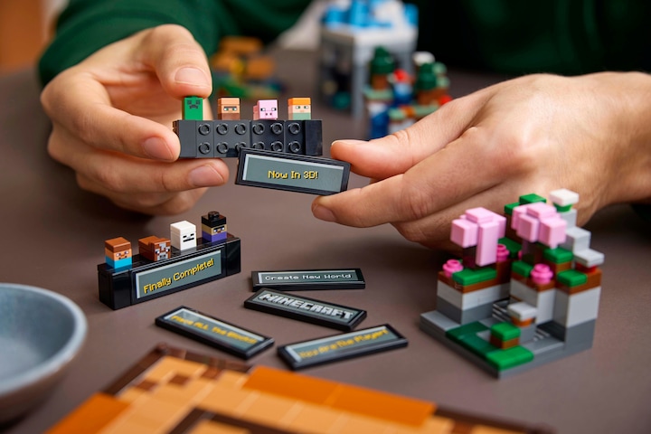 Actual product image LEGO The Crafting Table (21265, LEGO Minecraft)