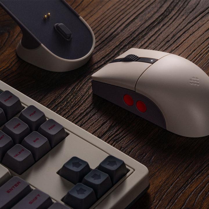 Produktbild 8bitdo Retro R8 (Kabelgebunden, Kabellos)