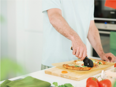 Actual product image Fiskars Functional shape pizza knife
