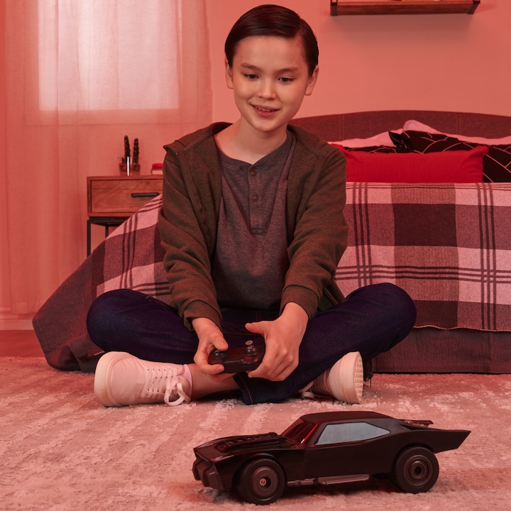 Actual product image Maki DC Comics The Batman Batmobile remote control car in official look as in the Batman motion picture