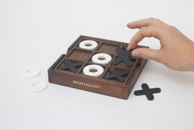 Produktbild Luckies Tic-Tac-Toe (Deutsch, Französisch, Schweizerdeutsch, Italienisch, Englisch)