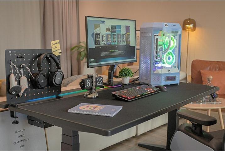 Produktbild Thermaltake "Gaming Desk Pegboard Medium Black"