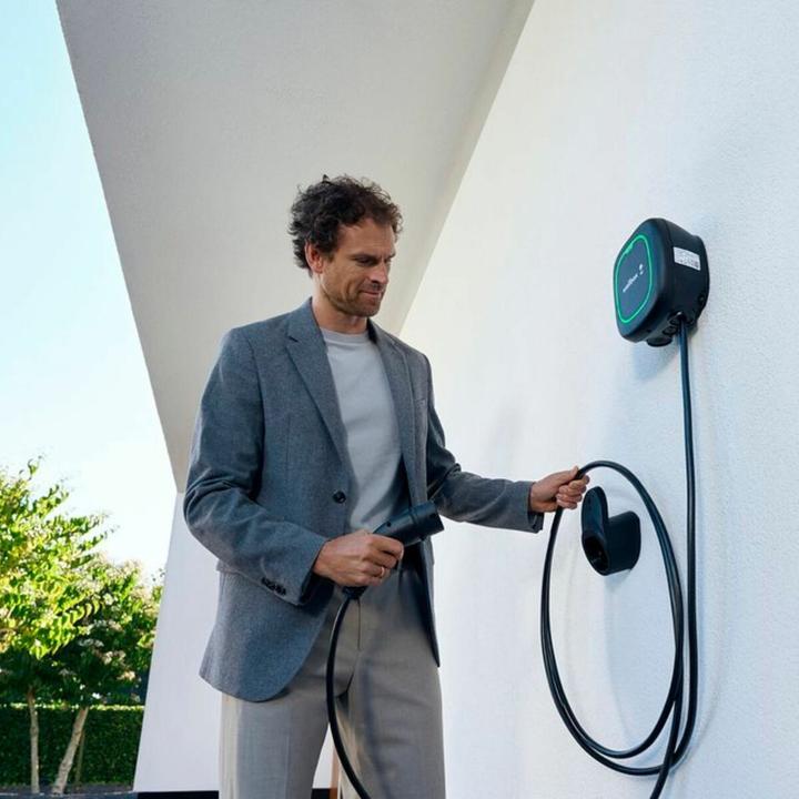 Actual product image Wallbox Pulsar Max 22 kW - Complete Kit - EV Laadstation Zwart type 2 met vaste rechte laadkabel (Type 2, 22 kW)