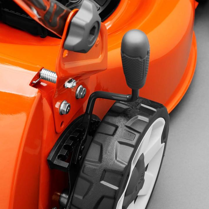 Actual product image Husqvarna LC 140SP (Petrol)