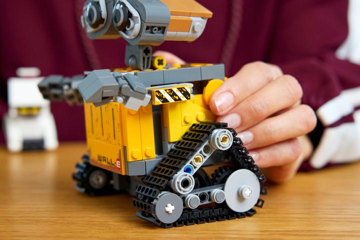 Actual product image LEGO WALL-E and EVE (43279, LEGO Disney)