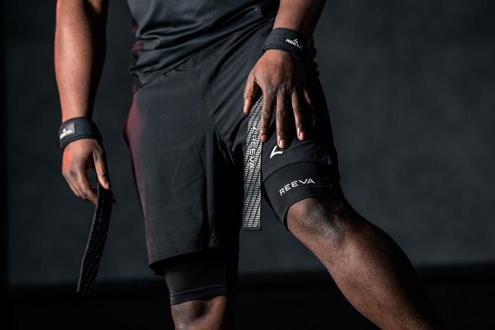 Actual product image Reeva Lifting Straps mit Polsterung – Gewichthebe-Straps Schwarz, Powerlifting & Fitness Trainingsgu