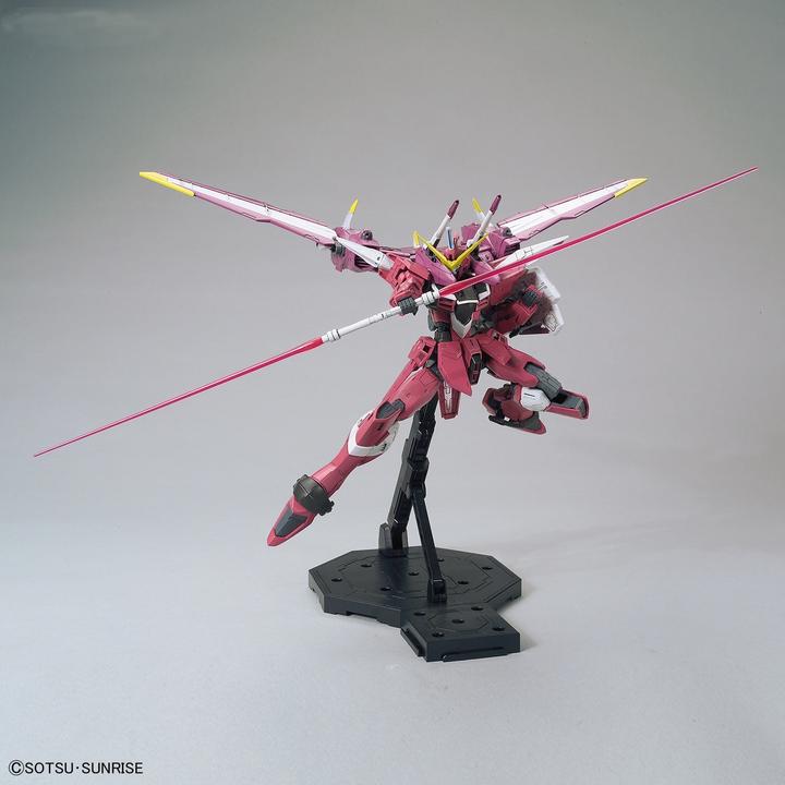 Actual product image Bandai Gundam - Justice Gundam Master Grade