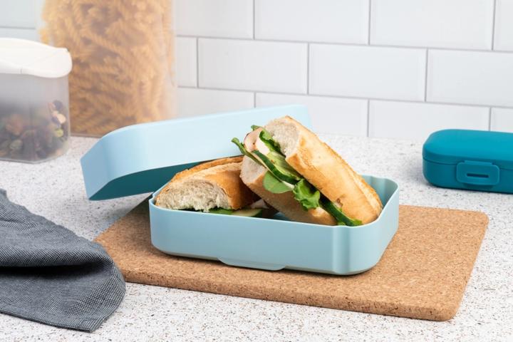 Actual product image Amuse BASIC Lunchbox medium 185x125x50 SKY BLUE