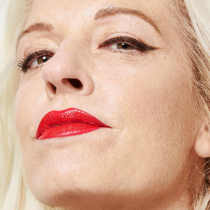 Produktbild Veralab Click N Kiss Velvet Lipstick 01 - A Luxurious Velvet Finish Lipstick (01 - A Luxurious Velvet Finish Lipstick)