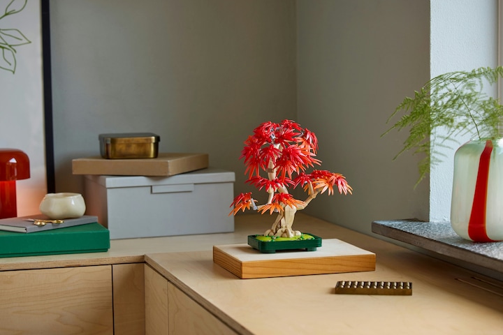 Actual product image LEGO Japanese red maple - bonsai tree (10348, LEGO Botanical)