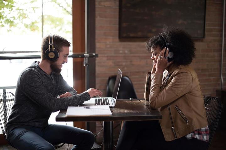 Produktbild AKG K92 Headphones Wired Head-band Music Black, Gold (NC, Kabelgebunden)