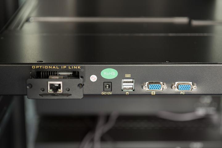Produktbild Digitus Modulare Konsole mit 483cm 19Zoll TFT 8 Port Cat.5 KVM & Touchpad deutsche Tastatur RAL 9...