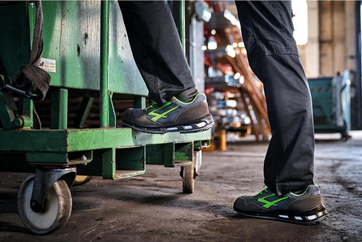 Produktbild U-Power Sicherheitsschuh Point Grösse 44 grau/grün S1P SRC EN ISO 20345 Veloursleder/Nylon (S1P, 44)