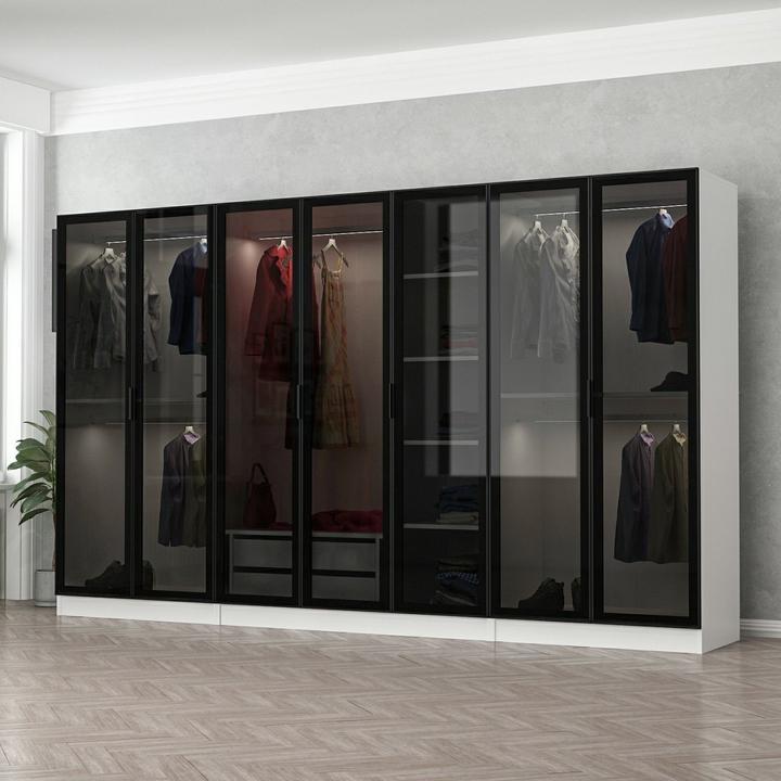 Weiss, Black, Glass
