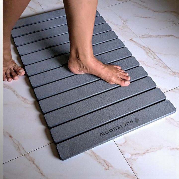 Actual product image Moonstone Badematte Melipa XL dunkelgrau aus Kieselgur (76 x 43 cm)
